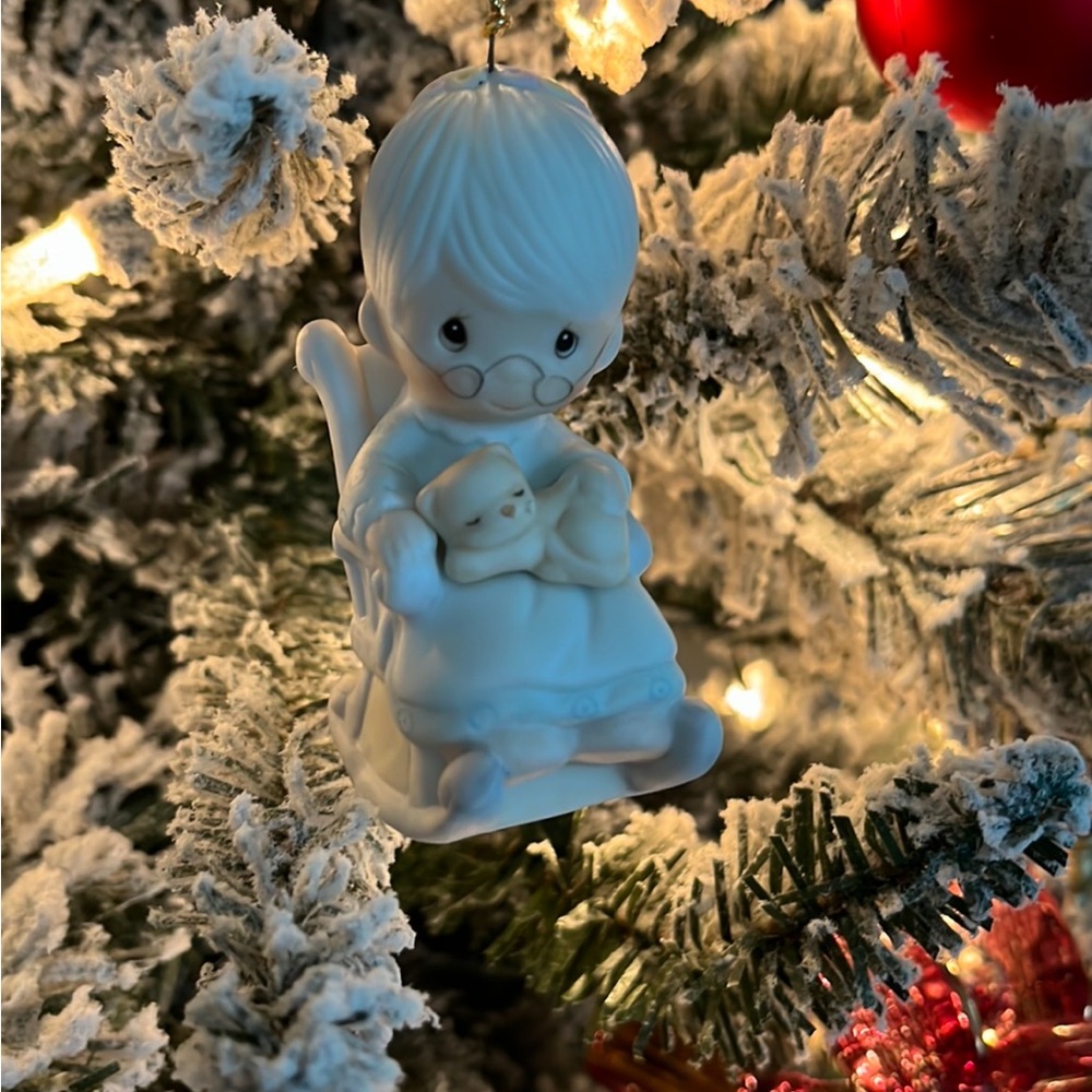 Precious Moments The Purr-fect Grandma Ornament Petting Cat Pastel Colors E-0516